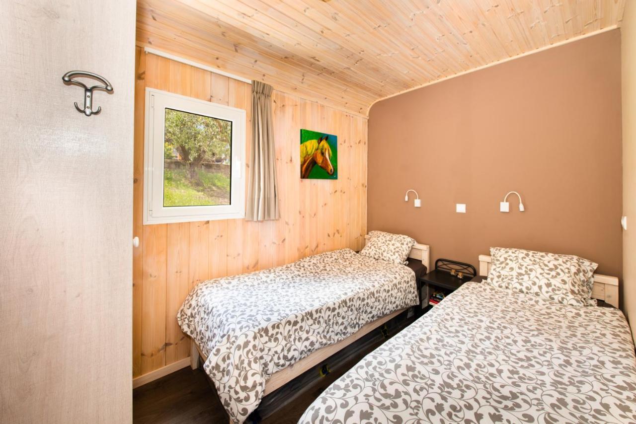 Hakuna Matata Holidays Wooden Lodge With Airco & Pool In Greek Olive Grove Methóni Kültér fotó