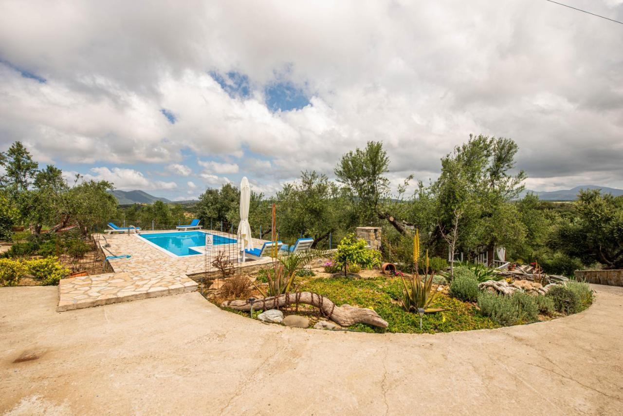Hakuna Matata Holidays Wooden Lodge With Airco & Pool In Greek Olive Grove Methóni Kültér fotó