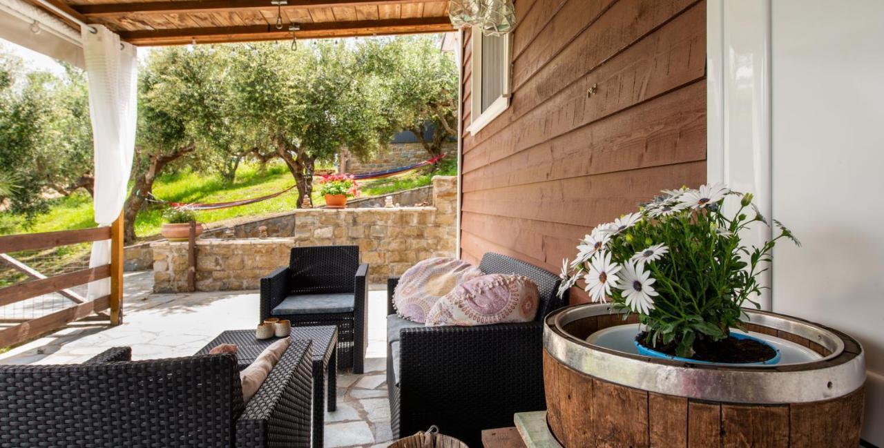 Hakuna Matata Holidays Wooden Lodge With Airco & Pool In Greek Olive Grove Methóni Kültér fotó