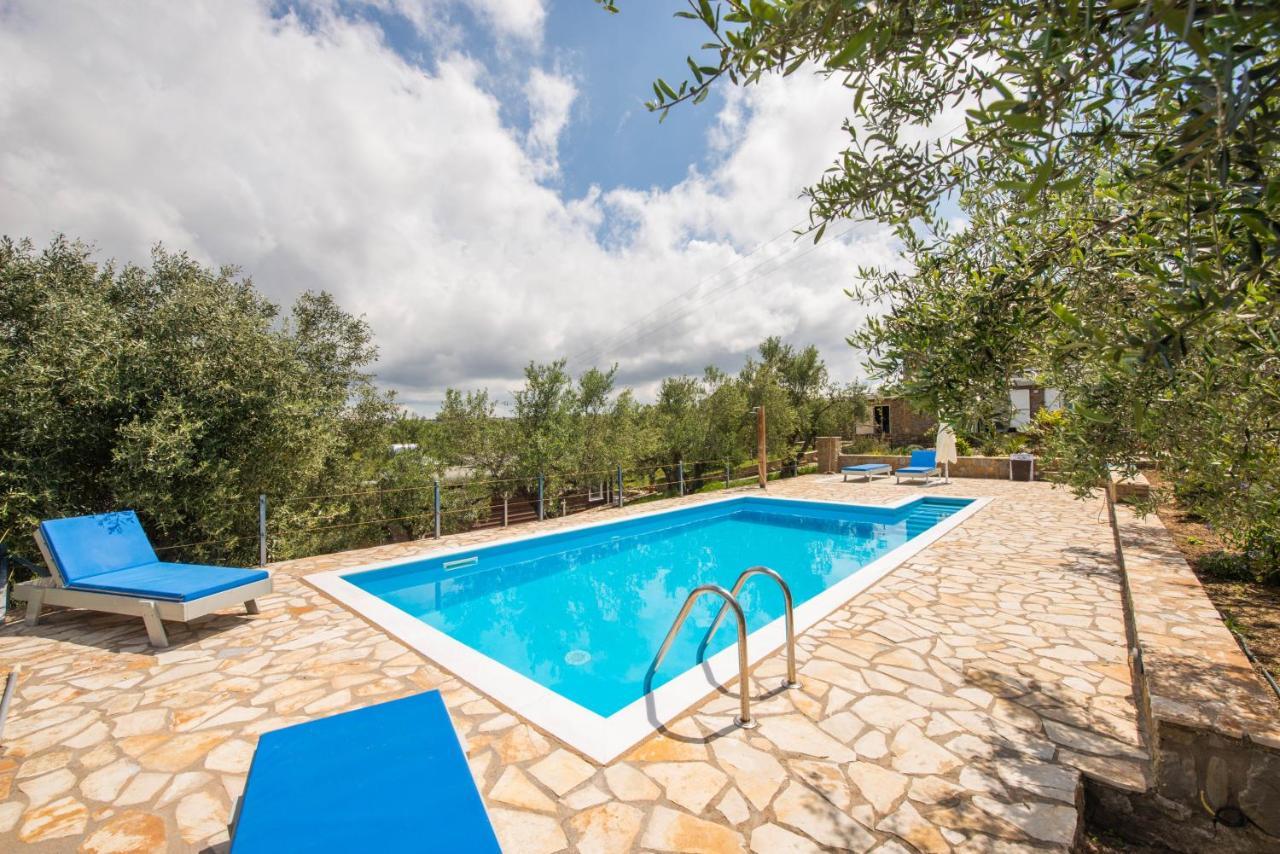 Hakuna Matata Holidays Wooden Lodge With Airco & Pool In Greek Olive Grove Methóni Kültér fotó